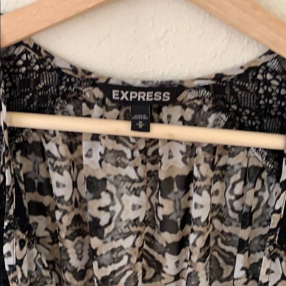Express Lace Inset Sheer Print Kimono - Picture 3 of 6